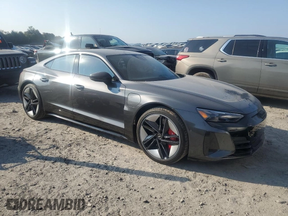 2022 Audi RS e-tron GT z VIN WAUAHBFW6N7904693, wystawiony jako Copart lot #72273784 z przebiegiem 10 180 mil mil oraz Szkoda całkowita • Salvage title. Historia ofert i sprzedaży dostępna na DreamBid. Obrazek 4.
