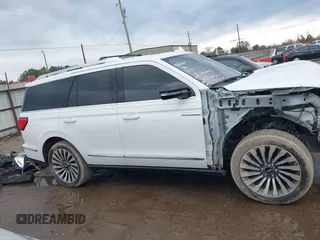 2020 Lincoln Navigator Reserve with VIN 5LMJJ2LT7LEL05241, listed as a IAAI auction lot 41462033 with 123,841 mi miles and . Bid and sale history available at DreamBid. Image 14.