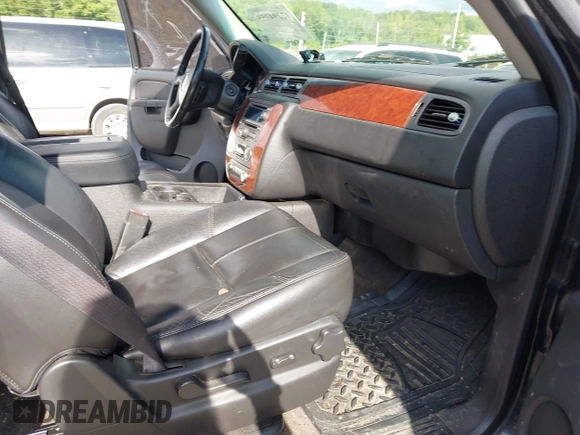 2011 Chevrolet Suburban LT z VIN 1GNSCJE0XBR133465, wystawiony jako IAAI lot #42294755 z przebiegiem 328 824 mil mil oraz . Historia ofert i sprzedaży dostępna na DreamBid. Obrazek 5.