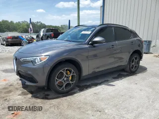 2018 Alfa Romeo Stelvio Ti Sport z VIN ZASFAKNN8J7B86006, wystawiony jako Copart lot #55559705 z przebiegiem 48 588 mil mil oraz Szkoda całkowita • Salvage title. Historia ofert i sprzedaży dostępna na DreamBid. Obrazek 1.