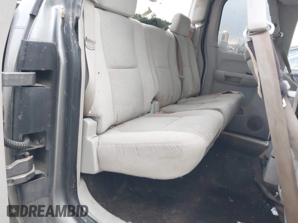 2007 Chevrolet Silverado 1500 LT w/1LT with VIN 2GCEC19J471682541, listed as a IAAI auction lot 41235872 with 200,802 mi miles. Bid and sale history available at carsss.com. Image 8.