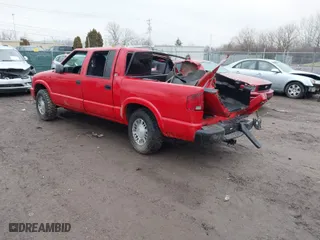 2001 GMC Sonoma SLS with VIN 1GTDT13W81K257489, listed as a IAAI auction lot 41678985 with 146,026 mi miles. Bid and sale history available at carsss.com. Image 3.