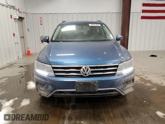 2018 Volkswagen Tiguan S z VIN 3VV0B7AX9JM034033, wystawiony jako Copart lot #43441295 z przebiegiem 127 719 mil mil oraz Szkoda całkowita • Salvage title. Historia ofert i sprzedaży dostępna na DreamBid. Obrazek 5.