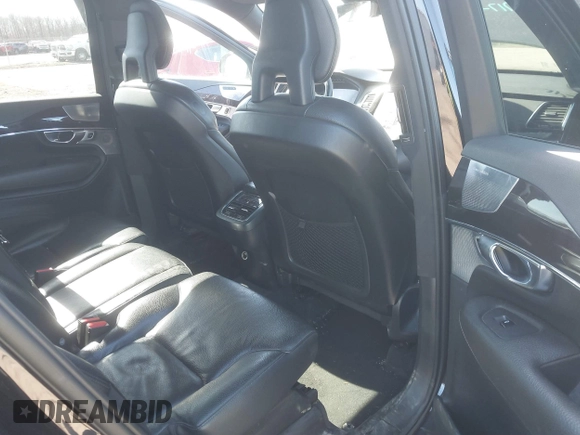 2018 Volvo XC90 Momentum with VIN YV4A22PKXJ1325880, listed as a IAAI auction lot 41719160 with 105,810 mi miles. Bid and sale history available at carsss.com. Image 8.