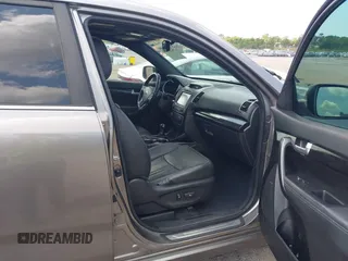 2014 Kia Sorento SX z VIN 5XYKWDA75EG461948, wystawiony jako IAAI lot #42180084 z przebiegiem 123 917 mil mil oraz . Historia ofert i sprzedaży dostępna na DreamBid. Obrazek 5.