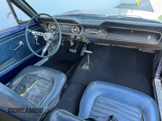 1965 Ford Mustang z VIN 5R07C152590, wystawiony jako Copart lot #66964995 z przebiegiem 22 386 mil mil oraz Czysty tytuł • Clean title. Historia ofert i sprzedaży dostępna na DreamBid. Obrazek 9.