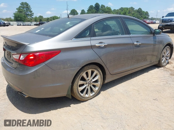 2012 Hyundai Sonata SE z VIN 5NPEC4AC8CH418438, wystawiony jako IAAI lot #42352361 z przebiegiem 138 952 mil mil oraz . Historia ofert i sprzedaży dostępna na DreamBid. Obrazek 4.
