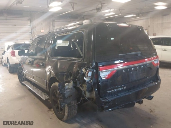 2017 Lincoln Navigator L Reserve with VIN 5LMJJ3LT3HEL13995, listed as a IAAI auction lot 41868730 with 183,656 mi miles. Bid and sale history available at carsss.com. Image 3.