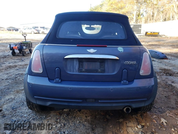 2005 MINI Convertible z VIN WMWRF334X5TF62385, wystawiony jako Copart lot #84635524 z przebiegiem 236 258 mil mil oraz Szkoda całkowita • Salvage title. Historia ofert i sprzedaży dostępna na DreamBid. Obrazek 6.
