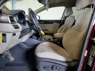 2017 Kia Sorento LX z VIN 5XYPGDA37HG289670, wystawiony jako Copart lot #61502485 z przebiegiem 87 309 mil mil oraz Szkoda całkowita • Salvage title. Historia ofert i sprzedaży dostępna na DreamBid. Obrazek 7.