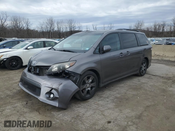 2012 Toyota Sienna SE z VIN 5TDXK3DC2CS199701, wystawiony jako Copart lot #50316225 z przebiegiem 212 383 mil mil oraz Szkoda całkowita • Salvage title. Historia ofert i sprzedaży dostępna na DreamBid. Obrazek 1.