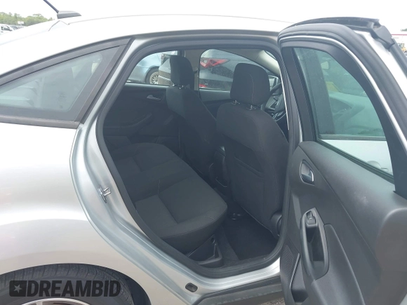 2018 Ford Focus SE z VIN 1FADP3FE4JL214013, wystawiony jako IAAI lot #42180138 z przebiegiem 72 550 mil mil oraz . Historia ofert i sprzedaży dostępna na DreamBid. Obrazek 8.