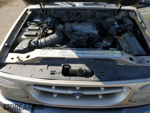 2000 Ford Explorer XLT z VIN 1FMDU83P1YZC26628, wystawiony jako Copart lot #69201664 z przebiegiem 219 384 mil mil oraz Nie do naprawy • Non repairable. Historia ofert i sprzedaży dostępna na DreamBid. Obrazek 13.