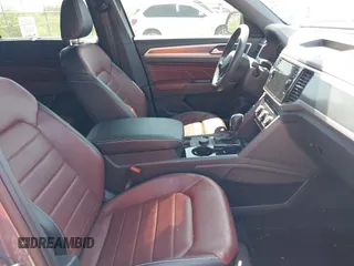 2023 Volkswagen Atlas SEL Premium R-Line z VIN 1V2FE2CA1PC218595, wystawiony jako IAAI lot #42223877 z przebiegiem 48 477 mil mil oraz . Historia ofert i sprzedaży dostępna na DreamBid. Obrazek 5.