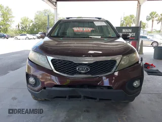 2012 Kia Sorento LX z VIN 5XYKT4A6XCG218424, wystawiony jako IAAI lot #42351646 z przebiegiem 185 016 mil mil oraz . Historia ofert i sprzedaży dostępna na DreamBid. Obrazek 12.