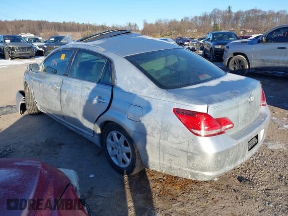 2005 Toyota Avalon XL z VIN 4T1BK36B75U058972, wystawiony jako IAAI lot #41401301 z przebiegiem 155 490 mil mil oraz . Historia ofert i sprzedaży dostępna na DreamBid. Obrazek 3.