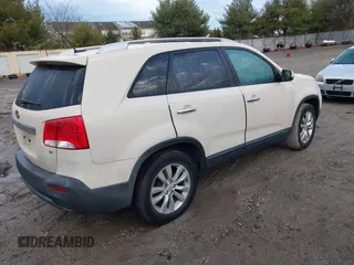 2011 Kia Sorento EX with VIN 5XYKU4A13BG003130, listed as a IAAI auction lot 41209337 with 162,058 mi miles. Bid and sale history available at carsss.com. Image 4.