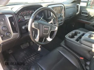 2015 GMC Sierra 2500HD SLT z VIN 1GT12ZEG3FF110359, wystawiony jako Copart lot #78835404 z przebiegiem 43 017 mil mil oraz Szkoda całkowita • Salvage title. Historia ofert i sprzedaży dostępna na DreamBid. Obrazek 8.