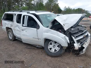 2010 Chevrolet Suburban LT with VIN 1GNUKJE39AR277383, listed as a IAAI auction lot 40800222 with 152,160 mi miles. Bid and sale history available at carsss.com. Image 1.