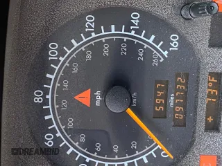1996 Mercedes-Benz SL 500 z VIN WDBFA67F1TF130955, wystawiony jako Copart lot #57699915 z przebiegiem 97 732 mil mil oraz Tytuł czysty. Historia ofert i sprzedaży dostępna na DreamBid. Obrazek 8.