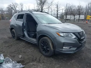 2018 Nissan Rogue SV z VIN 5N1AT2MV6JC758515, wystawiony jako IAAI lot #41924878 z przebiegiem 58 771 mil mil oraz . Historia ofert i sprzedaży dostępna na DreamBid. Obrazek 1.