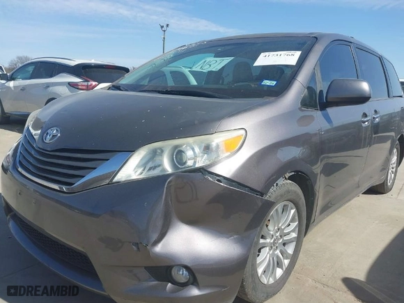 2012 Toyota Sienna XLE AAS with VIN 5TDYK3DC4CS216695, listed as a IAAI auction lot 41731768 with 186,362 mi miles. Bid and sale history available at carsss.com. Image 6.