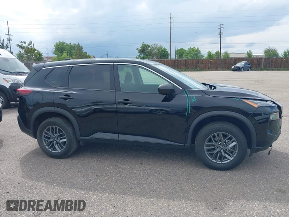 2023 Nissan Rogue S z VIN 5N1BT3AA1PC899142, wystawiony jako IAAI lot #42449369 z przebiegiem 48 754 mil mil oraz . Historia ofert i sprzedaży dostępna na DreamBid. Obrazek 13.