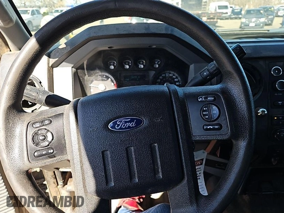 2015 Ford F-250 XLT z VIN 1FT7X2B65FEB07757, wystawiony jako IAAI lot #41980617 z przebiegiem 176 648 mil mil oraz . Historia ofert i sprzedaży dostępna na DreamBid. Obrazek 1.