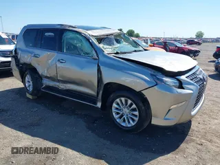2023 Lexus GX 460 Premium z VIN JTJAM7BX9P5355304, wystawiony jako IAAI lot #42304659 z przebiegiem 25 073 mil mil oraz . Historia ofert i sprzedaży dostępna na DreamBid. Obrazek 1.