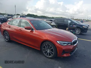 2021 BMW 3 Series 330i z VIN 3MW5R1J04M8B95643, wystawiony jako IAAI lot #42379386 z przebiegiem 30 262 mil mil oraz . Historia ofert i sprzedaży dostępna na DreamBid. Obrazek 1.