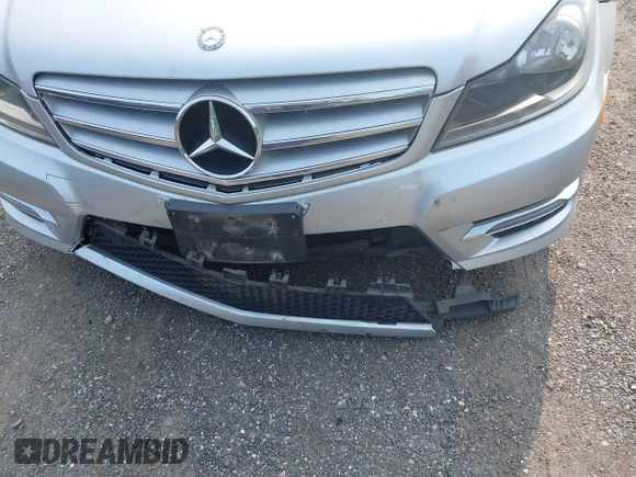 2013 Mercedes-Benz C 300 Sport с VIN WDDGF8AB5DR283434, выставлен на аукционе IAAI как лот 42375781 с пробегом 87 364 миль миль и . История ставок и продаж доступна на DreamBid. Изображение 13.