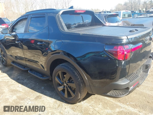 2024 Hyundai Santa Cruz Night Edition z VIN 5NTJCDAF4RH097646, wystawiony jako IAAI lot #41864698 z przebiegiem 22 819 mil mil oraz . Historia ofert i sprzedaży dostępna na DreamBid. Obrazek 3.