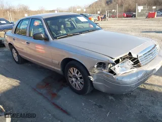 2005 Ford Crown Victoria LX with VIN 2FAFP74W85X121984, listed as a IAAI auction lot 41427678 with 113,437 mi miles. Bid and sale history available at carsss.com. Image 1.
