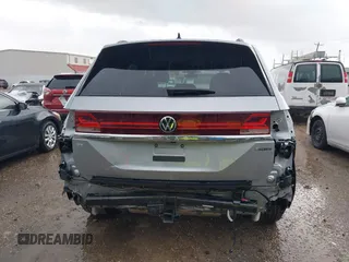 2025 Volkswagen Atlas SE z VIN 1V2HR2CA8SC531486, wystawiony jako IAAI lot #42508906 z przebiegiem 10 565 mil mil oraz . Historia ofert i sprzedaży dostępna na DreamBid. Obrazek 17.