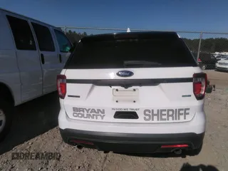 2017 Ford Police Interceptor Utility z VIN 1FM5K8AR8HGB08036, wystawiony jako IAAI lot #41015812 z przebiegiem 18 153 mil mil oraz . Historia ofert i sprzedaży dostępna na DreamBid. Obrazek 16.