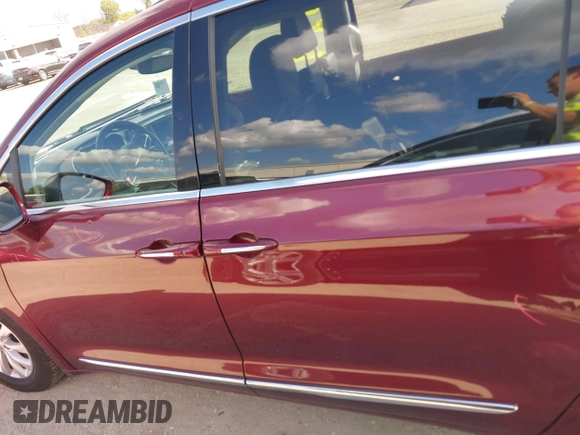2018 Chrysler Pacifica Touring L with VIN 2C4RC1BG0JR279665, listed as a IAAI auction lot 40336389 with 80,835 mi miles and . Bid and sale history available at DreamBid. Image 14.
