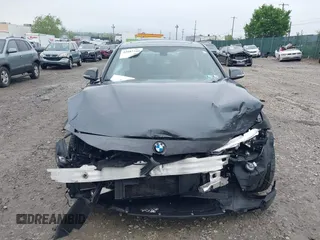2018 BMW 3 Series 340i xDrive z VIN WBA8B7C52JA576565, wystawiony jako IAAI lot #42187346 z przebiegiem 59 429 mil mil oraz . Historia ofert i sprzedaży dostępna na DreamBid. Obrazek 13.