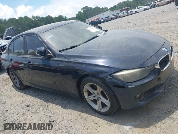 2015 BMW 3 Series 328i xDrive с VIN WBA3B5C54FF961859, выставлен на аукционе IAAI как лот 42647467 с пробегом Не указан миль и . История ставок и продаж доступна на DreamBid. Изображение 12.