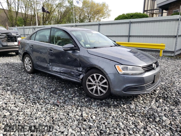 2013 Volkswagen Jetta SE z VIN 3VWDP7AJ4DM361292, wystawiony jako Copart lot #55861875 z przebiegiem 97 771 mil mil oraz Czysty tytuł • Clean title. Historia ofert i sprzedaży dostępna na DreamBid. Obrazek 4.