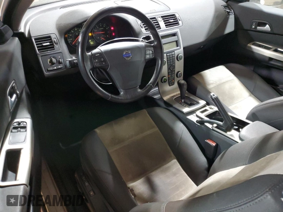 2008 Volvo C30 Version 1.0 z VIN YV1MK672882062861, wystawiony jako Copart lot #43579615 z przebiegiem 160 011 mil mil oraz Szkody całkowita. Historia ofert i sprzedaży dostępna na DreamBid. Obrazek 8.