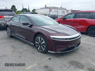 2023 Lucid Air Pure z VIN 50EA1PFA4PA006331, wystawiony jako IAAI lot #42213426 z przebiegiem 13 287 mil mil oraz . Historia ofert i sprzedaży dostępna na DreamBid. Obrazek 1.