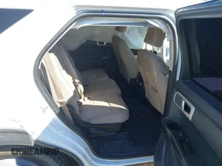 2021 Ford Explorer z VIN 1FMSK7BH7MGB22930, wystawiony jako IAAI lot #41647017 z przebiegiem 111 316 mil mil oraz . Historia ofert i sprzedaży dostępna na DreamBid. Obrazek 8.