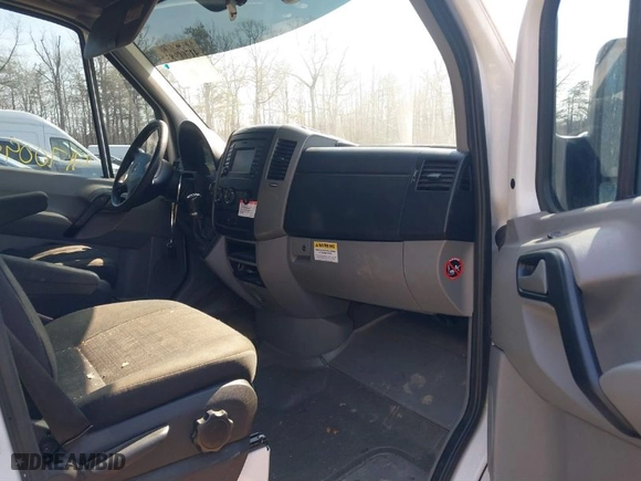 2015 Mercedes-Benz Sprinter Cargo Vans EXT with VIN WD3PE8DC6F5961971, listed as a IAAI auction lot 41700983 with 1 mi miles. Bid and sale history available at carsss.com. Image 5.