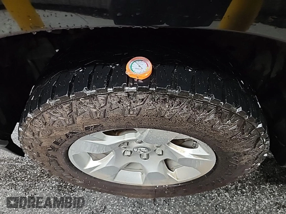 2022 Ram 1500 Big Horn z VIN 1C6RRFFG4NN269611, wystawiony jako IAAI lot #42566377 z przebiegiem 97 169 mil mil oraz . Historia ofert i sprzedaży dostępna na DreamBid. Obrazek 4.