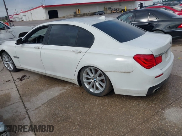 2012 BMW 7 Series 750Li с VIN WBAKB8C58CC963818, выставлен на аукционе IAAI как лот 42346005 с пробегом 189 995 миль миль и . История ставок и продаж доступна на DreamBid. Изображение 3.