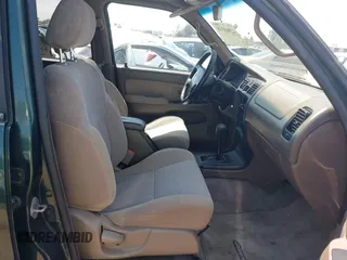 2000 Toyota 4Runner SR5 with VIN JT3GN86R4Y0141531, listed as a IAAI auction lot 42068335 with 204,520 mi miles and . Bid and sale history available at DreamBid. Image 5.