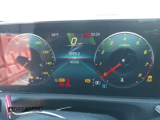 2021 Mercedes-Benz A 220 z VIN W1K3G4FB9MJ305107, wystawiony jako IAAI lot #42017175 z przebiegiem 40 256 mil mil oraz . Historia ofert i sprzedaży dostępna na DreamBid. Obrazek 7.