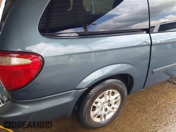 2006 Dodge Grand Caravan SE with VIN 1D4GP24R36B605743, listed as a IAAI auction lot 42068947 with 324,595 mi miles and . Bid and sale history available at DreamBid. Image 12.