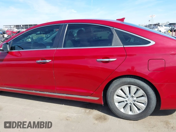 2016 Hyundai Sonata Hybrid SE with VIN KMHE24L18GA038247, listed as a IAAI auction lot 41603106 with 208,891 mi miles. Bid and sale history available at carsss.com. Image 14.