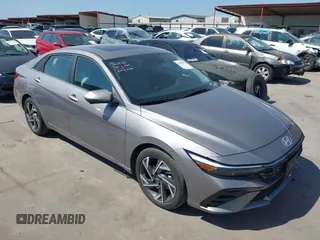 2024 Hyundai Elantra Limited z VIN KMHLP4DG9RU814222, wystawiony jako IAAI lot #42448589 z przebiegiem 20 279 mil mil oraz . Historia ofert i sprzedaży dostępna na DreamBid. Obrazek 1.
